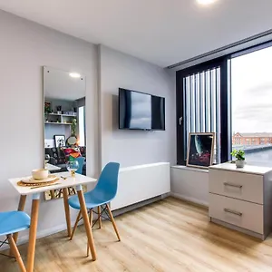 Yugo Explore - Kavanagh Court Apartment